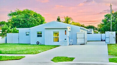 660 NE 57th Ct in Fort Lauderdale, FL - Building Photo - Building Photo