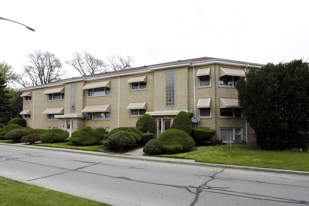 2437 N East Brook Rd in Elmwood Park, IL - Building Photo