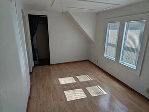 4176 S 4th St, Unit Upper unit in Milwaukee, WI - Foto de edificio - Building Photo