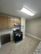 13 Center St in Freehold, NJ - Building Photo - Building Photo