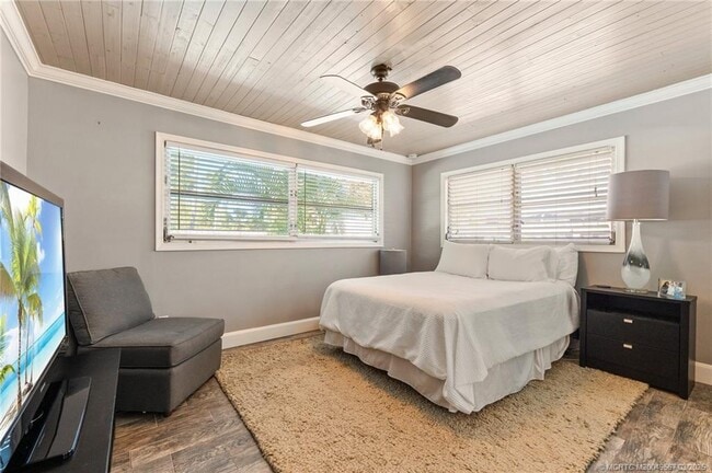 property at 530 S Manor Dr