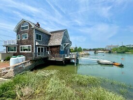 179 Prospect Ave in Guilford, CT - Building Photo