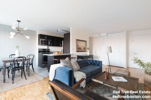 175 Freeman St in Brookline, MA - Building Photo