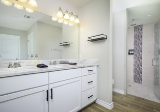 350 Rasa Dr in San Antonio, TX - Building Photo - Building Photo