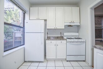 444 W Arlington Pl-Unit -2 in Chicago, IL - Building Photo - Building Photo