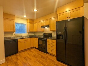 2474 Willamette Alley in Eugene, OR - Building Photo - Building Photo