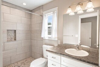 418 E Hawthorne Rd in Spokane, WA - Building Photo - Building Photo