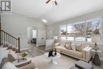 46 McGilvray Crescent in Halton Hills, ON - Building Photo - Building Photo