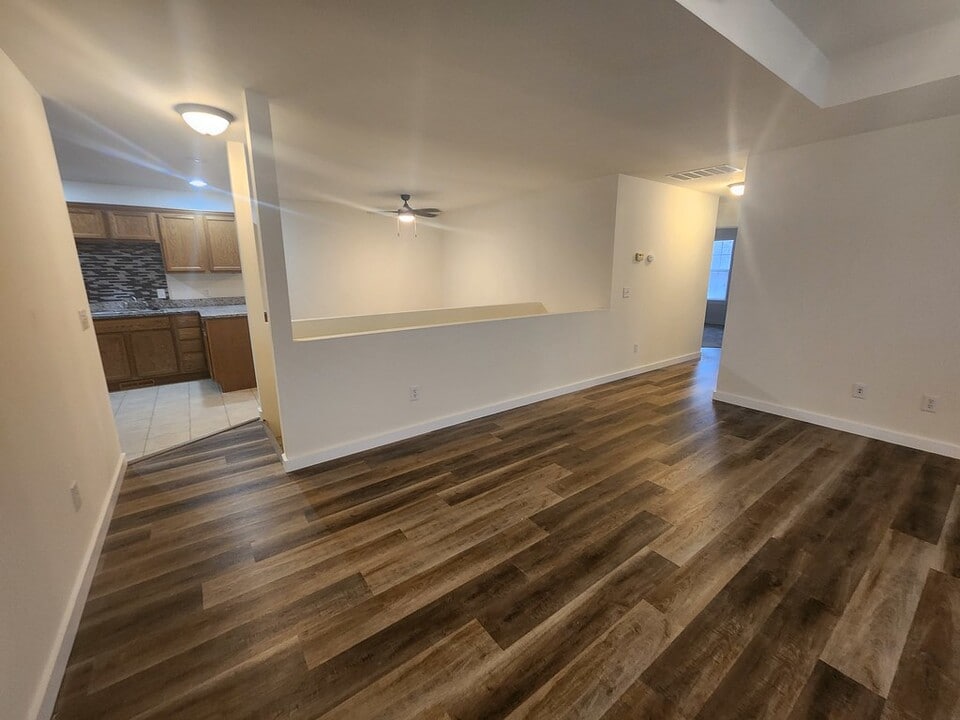 1006 N 24th St, Unit 1006 in Ozark, MO - Foto de edificio