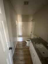 940 Granny White Rd in Clarksville, TN - Building Photo - Building Photo