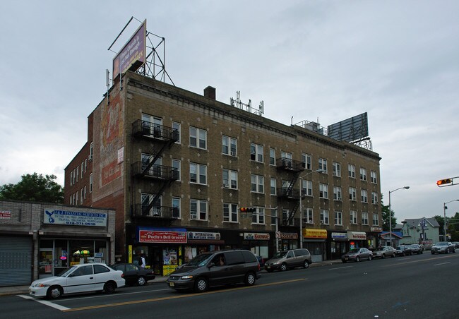 1343-1353 Springfield Ave in Irvington, NJ - Foto de edificio - Building Photo