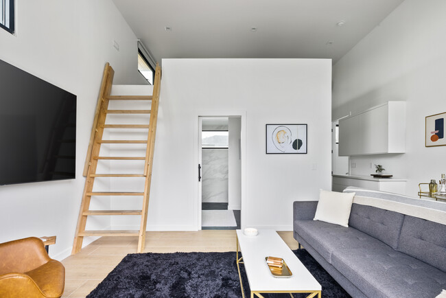 144 S Wilton Pl, Unit South