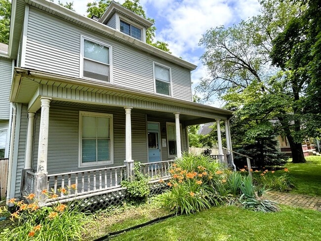 property at 624 S 7th St