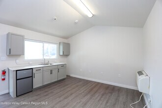 669 Broadway in Ulster Park, NY - Building Photo - Building Photo