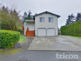 16216 39th St Ct E in Lake Tapps, WA - Building Photo