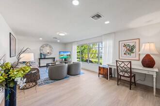 606 Wedge Dr in Naples, FL - Building Photo - Building Photo