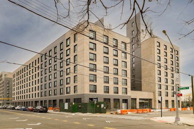 Ebenezer Plaza Phase II in Brooklyn, NY - Foto de edificio - Primary Photo