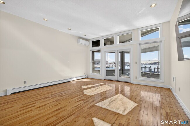 49 Steamboat Wharf in Groton, CT - Building Photo - Building Photo