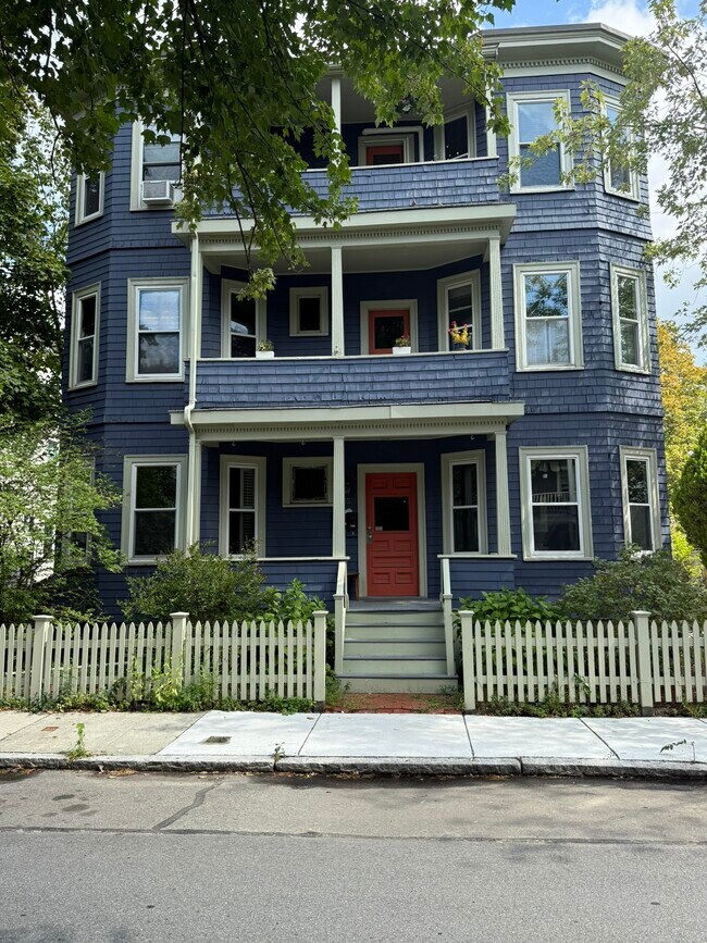 85 Clifton St, Unit 1 in Cambridge, MA - Foto de edificio - Building Photo