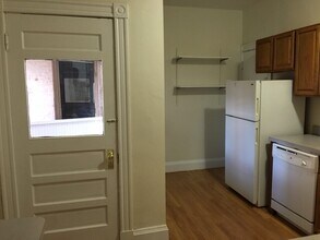 1798 Beacon St, Unit B4 in Brookline, MA - Building Photo - Building Photo