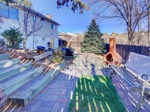 805 Paradise Ln, Unit Lower level of duplex in Colorado Springs, CO - Foto de edificio - Building Photo