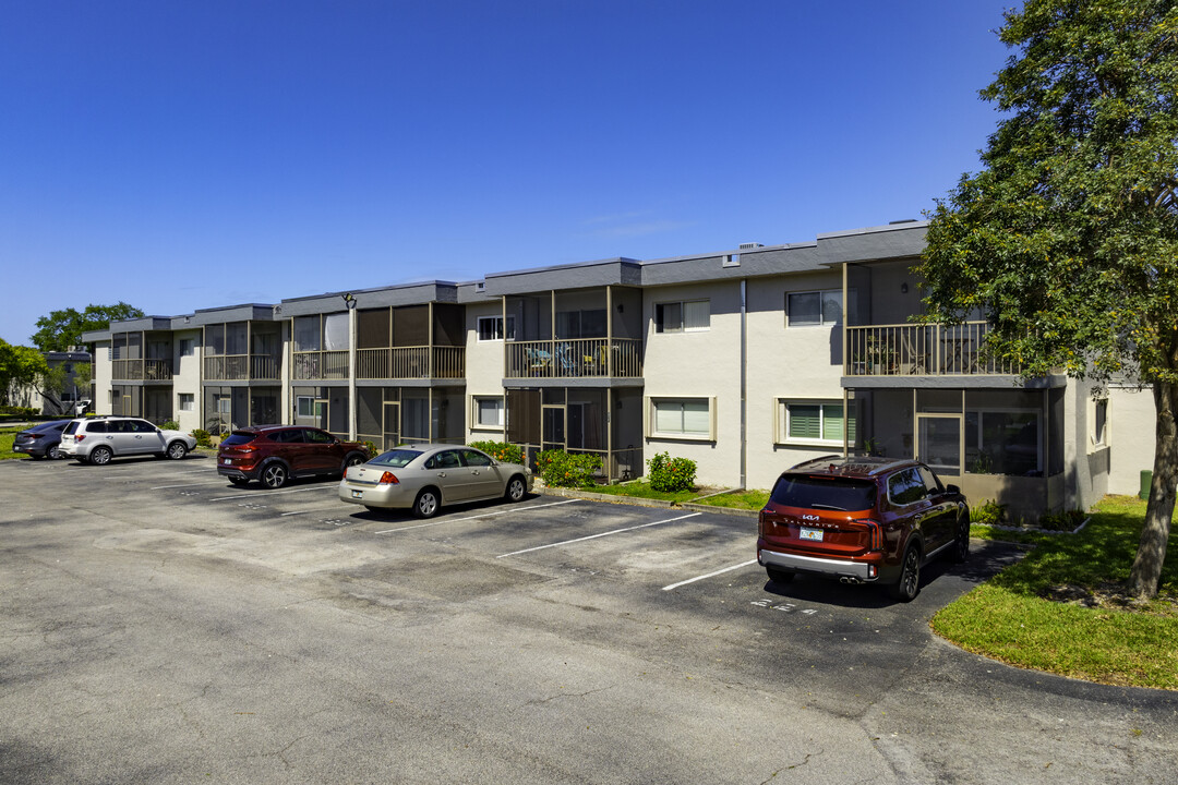 Pinewood Village Condominiums in Melbourne, FL - Building Photo