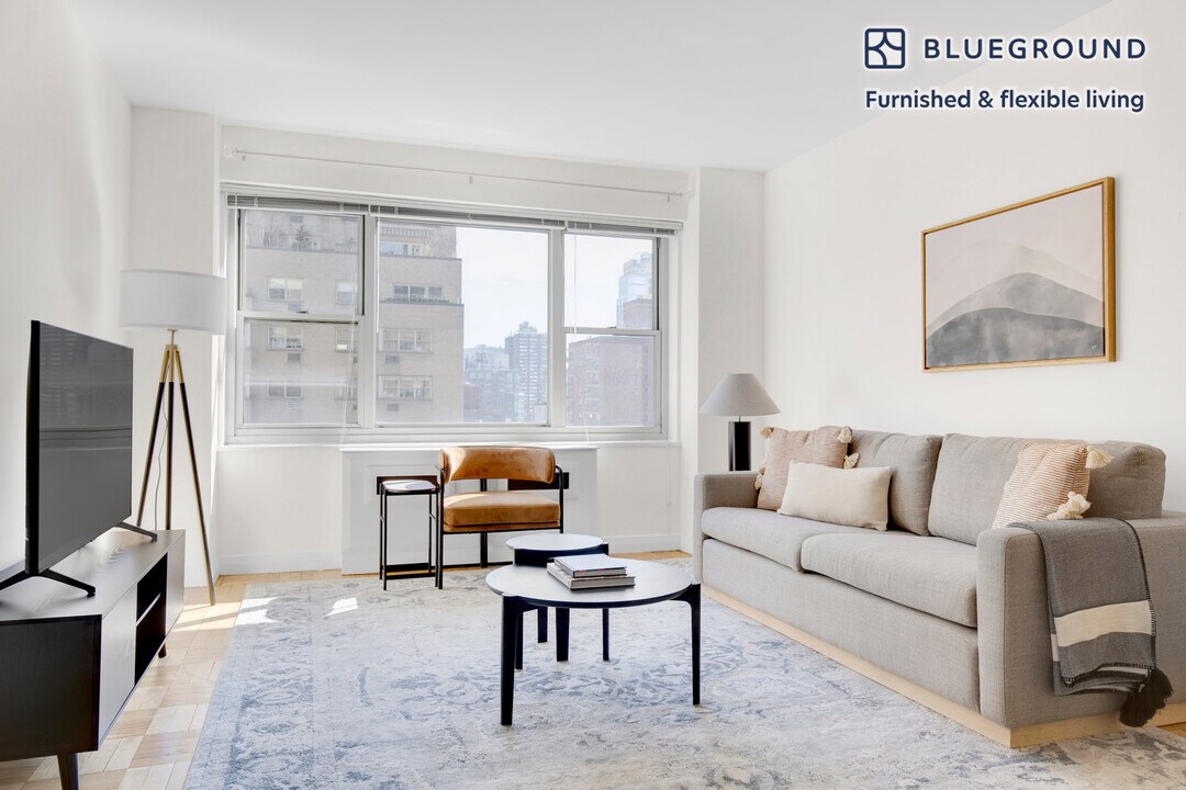 30 Park Ave in New York, NY - Building Photo