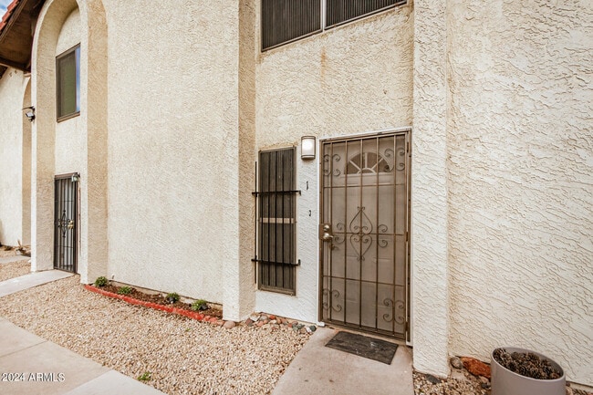 property at 2424 E Tracy Ln