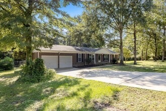 6089 W Dogwood Dr in Crestview, FL - Building Photo - Building Photo