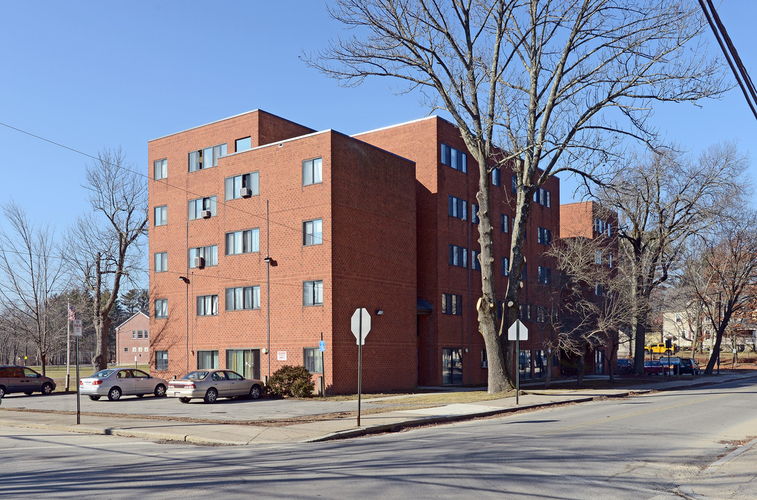 River Court in Attleboro, MA - Building Photo