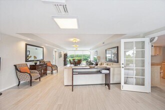 1213 S Ocean Blvd in Delray Beach, FL - Foto de edificio - Building Photo