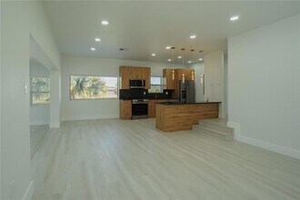 6821 Marius Rd in North Port, FL - Building Photo - Building Photo