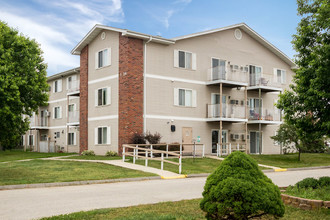 Shenandoah 48-Unit (Valley View Apartments) in Shenandoah, IA - Building Photo - Building Photo