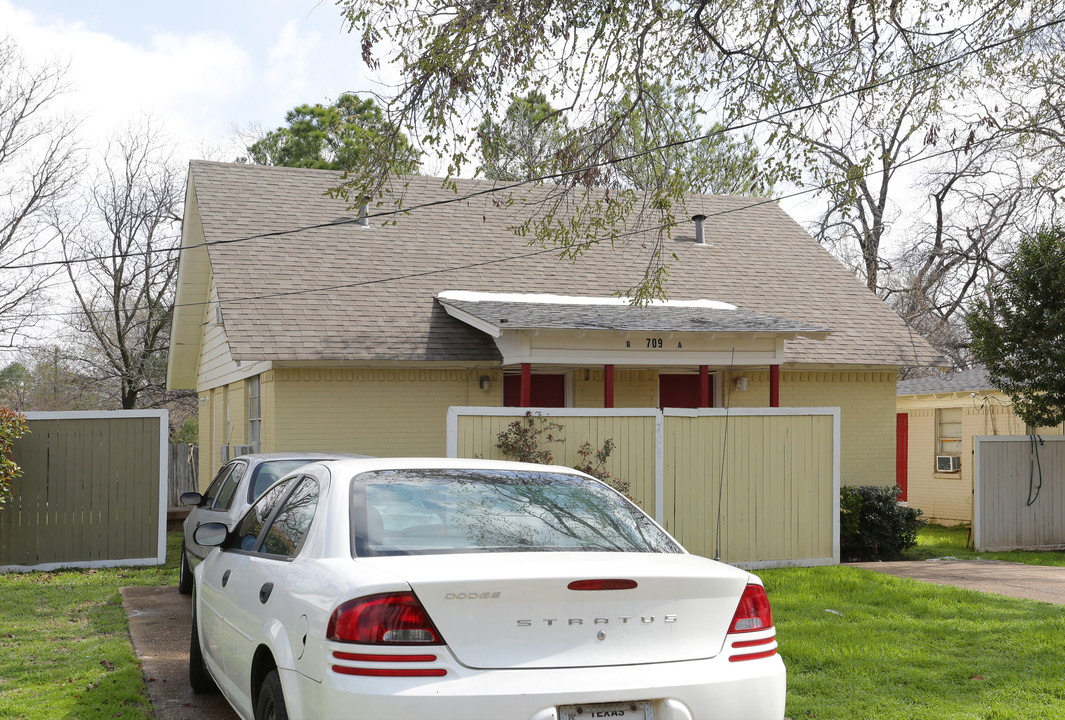 709 N Pecan in Arlington, TX - Building Photo