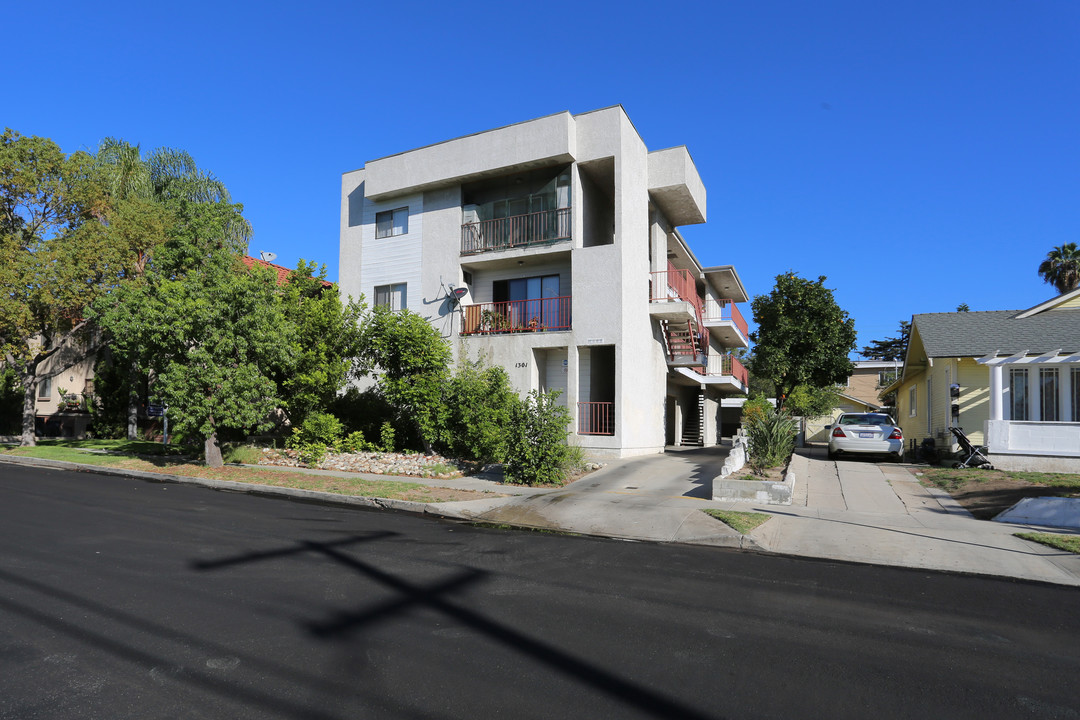 1301 Orange Grove Ave in Glendale, CA - Foto de edificio