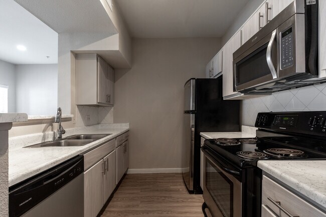 Residence at Westchase in Houston, TX - Foto de edificio - Interior Photo