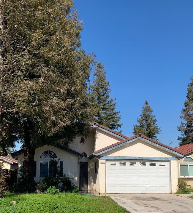 property at 5660 W Tenaya Ave