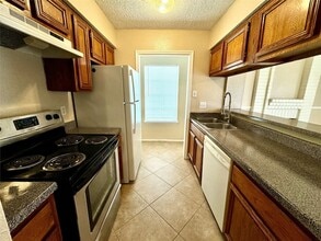 1310 Brenda Ln, Unit B in Humble, TX - Building Photo - Building Photo