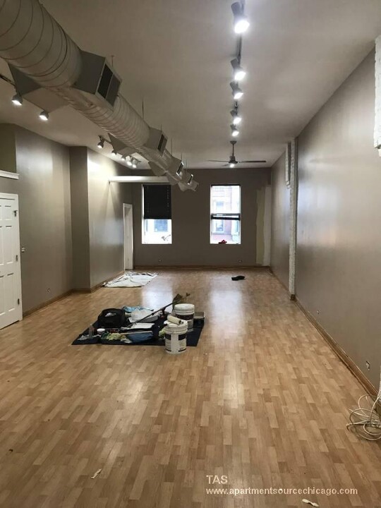 1563 N Milwaukee Ave in Chicago, IL - Building Photo