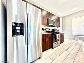 11290 Hidden Peak Ave in Las Vegas, NV - Building Photo - Building Photo