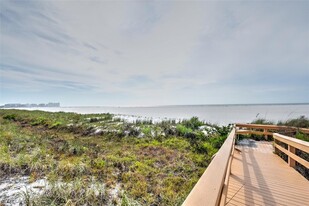 180 Seaview Ct