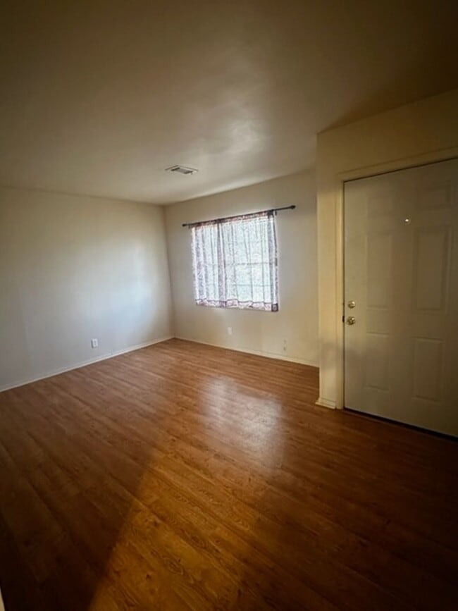1401 Lamar Ave in Nederland, TX - Foto de edificio - Building Photo