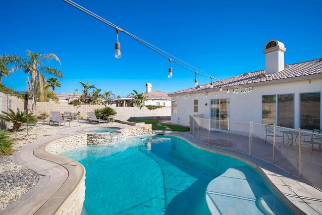 43569 Parkway Esplanade E in La Quinta, CA - Building Photo - Building Photo