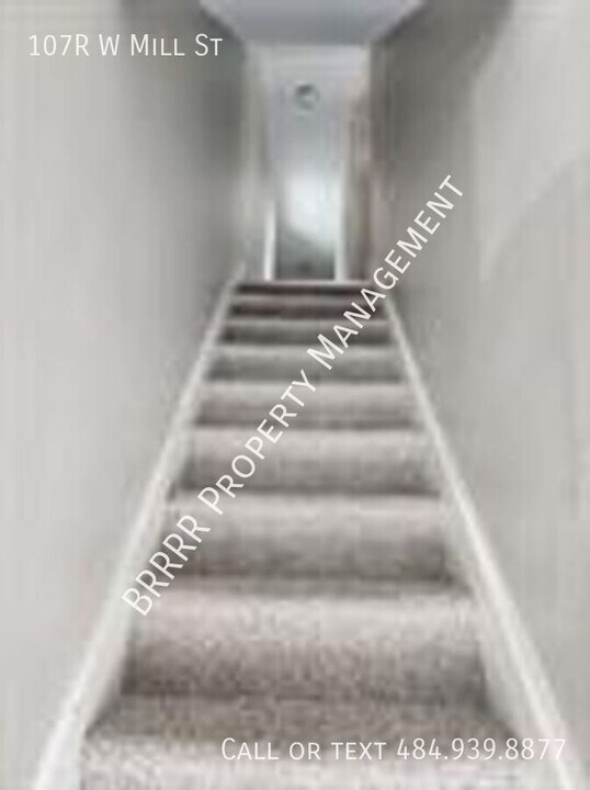 107 W Mill St in Nesquehoning, PA - Building Photo