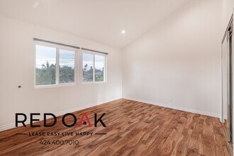 11218 Oxnard St in Los Angeles, CA - Building Photo - Building Photo