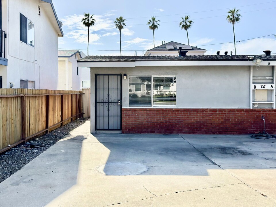 137 S Myers St in Oceanside, CA - Building Photo