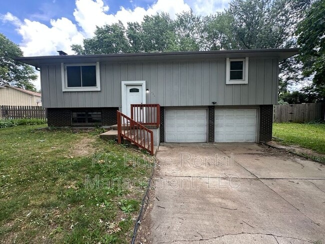property at 424 NE Lakeview Dr