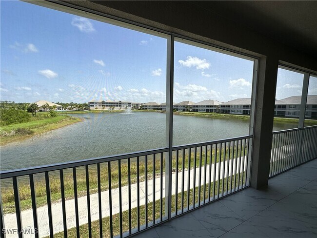 251 Indies Dr E in Naples, FL - Foto de edificio - Building Photo