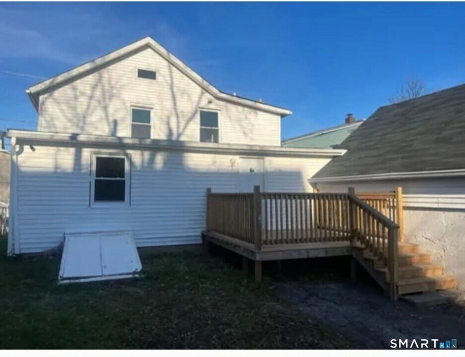 6 Springdale Ave in Meriden, CT - Building Photo