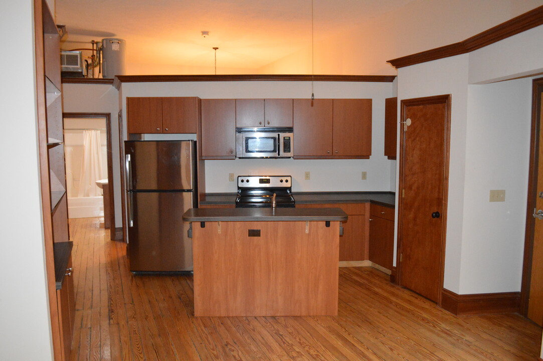 206 S Washington Sq, Unit B in Lansing, MI - Building Photo